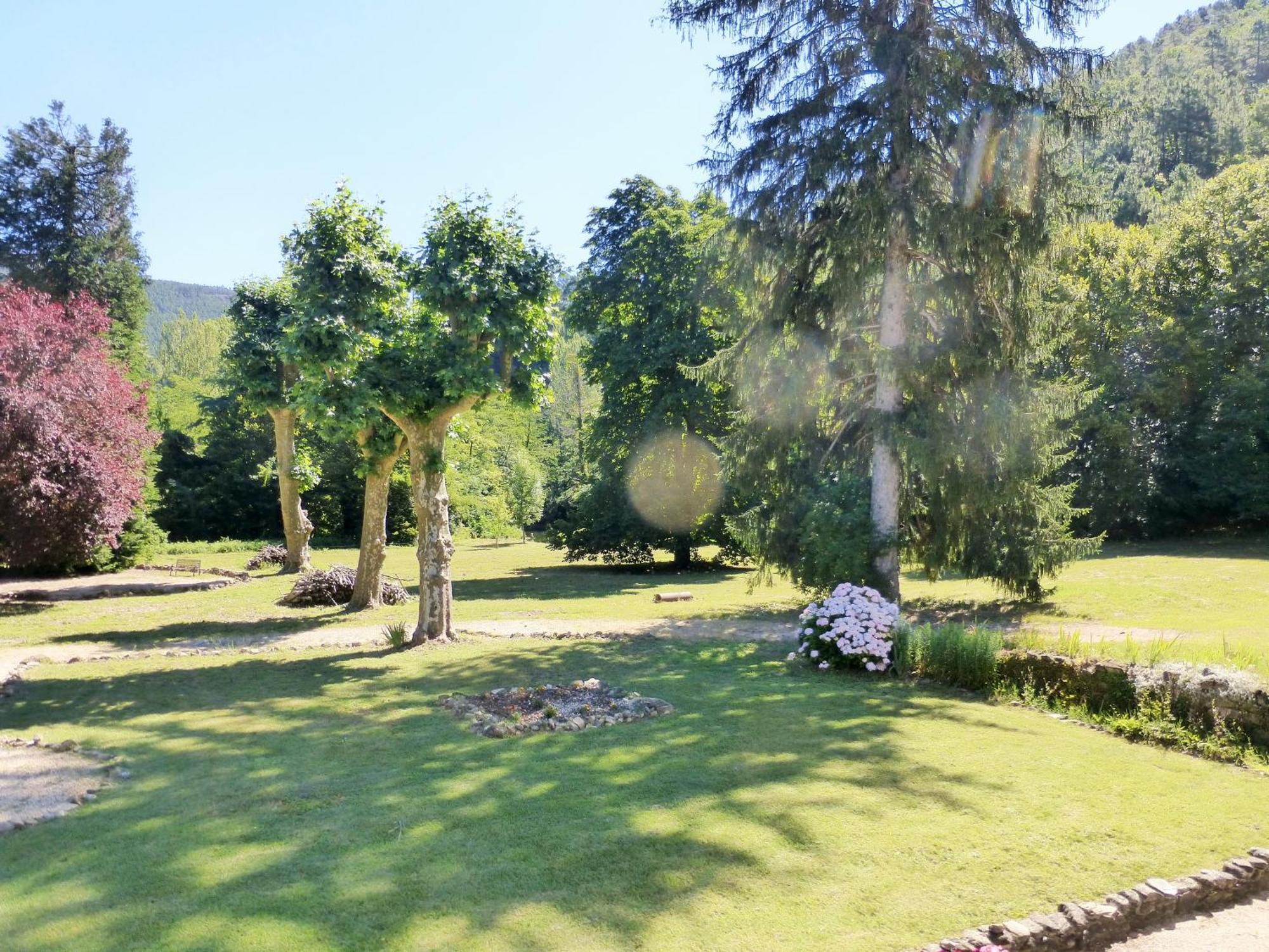 Chateau Du Fraissinet, 6 Gites Sleeping 2-8 Guests, Pool And River On Site La Tronche  Buitenkant foto