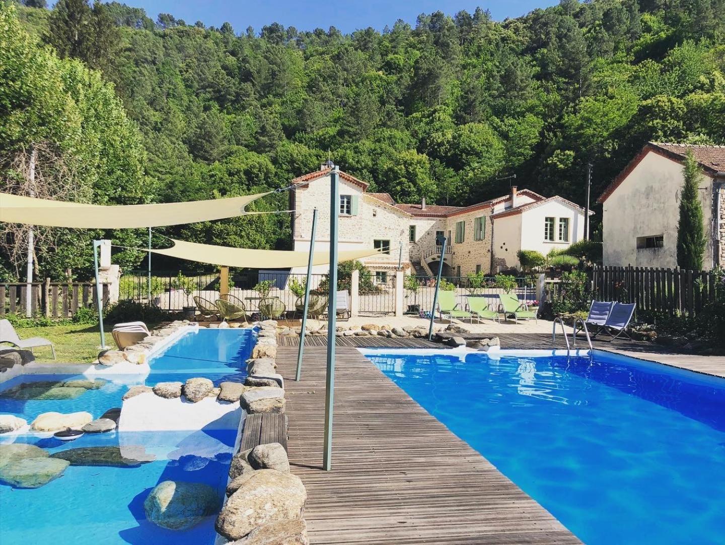 Chateau Du Fraissinet, 6 Gites Sleeping 2-8 Guests, Pool And River On Site La Tronche  Buitenkant foto