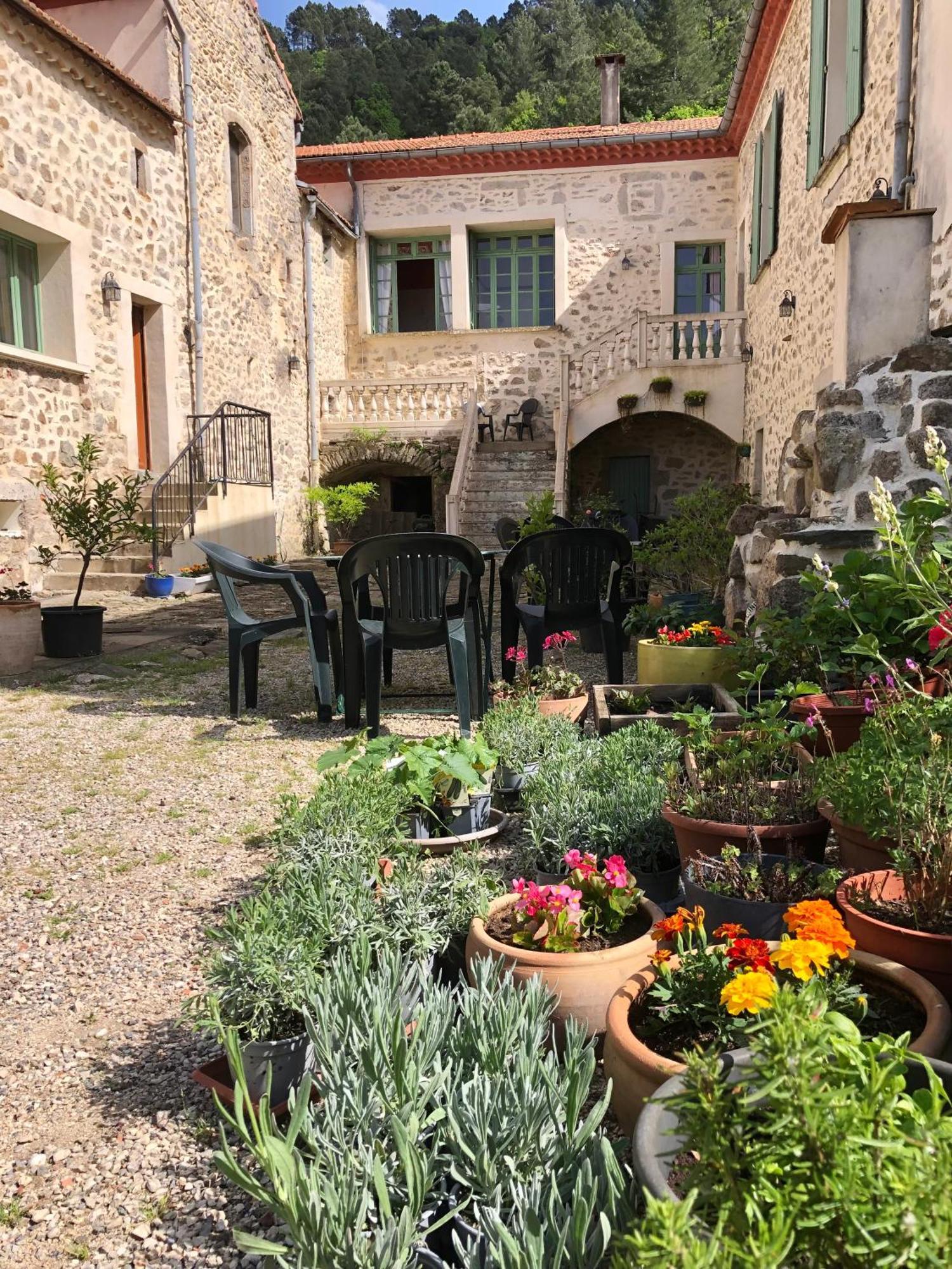 Chateau Du Fraissinet, 6 Gites Sleeping 2-8 Guests, Pool And River On Site La Tronche  Buitenkant foto