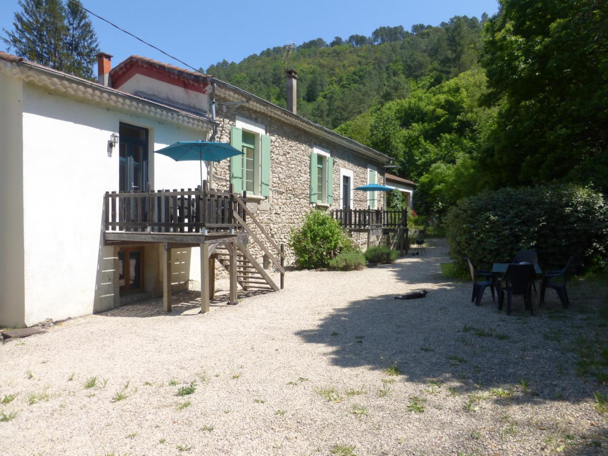 Chateau Du Fraissinet, 6 Gites Sleeping 2-8 Guests, Pool And River On Site La Tronche  Buitenkant foto